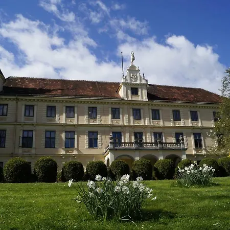 Otel Schloss Puchberg